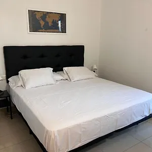 Kemping Fira Gran Via 2 - Private In A Shared - Privadas En Compartido, L’Hospitalet de Llobregat